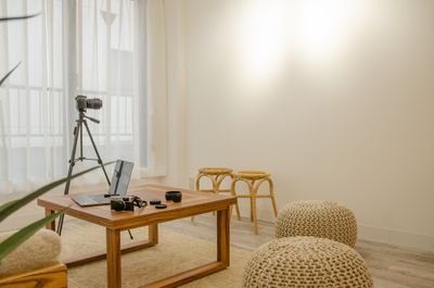 撮影に（※写真はイメージです。カメラ／三脚／パソコンは備品ではございません） - Lighthouse神田 ライトハウス神田の室内の写真