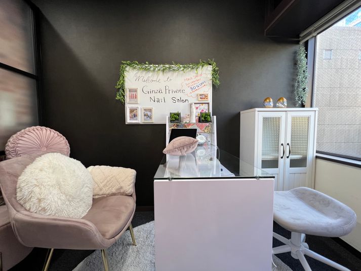 プライベートネイルサロンです✨窓が広く明るいのでカラー診断にもおすすめ！💄 - ベンチャーデスク銀座６ レンタルサロン.B1の室内の写真