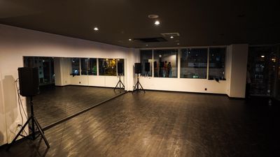 スタジオA(夜間利用イメージ) - ROOST New!!カフェバーカウンター付きレンタルスタジオROOSTの室内の写真