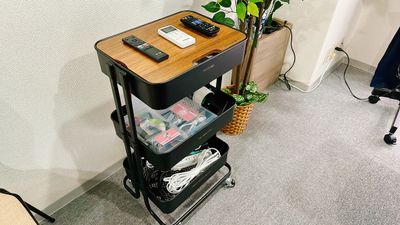 ほとんどの備品をこのラックにまとめました - セントラル大手町 神田駅から５分のご近所会議室大手町１時間〜多種利用OK🌸の設備の写真