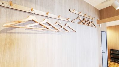ハンガーの御用もございます。 - G2S　高田馬場 #1 【高田馬場徒歩5分】ラウンジ（人々がリラックスして集まる空間）の設備の写真
