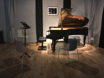 ミレートス スタジオ（撮影、展示会、ピアノ弾きあい）の設備の写真