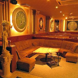 座席 - カラオケclubNOVA 飲み放題プランありのパーティーイベントスペースNOVAの室内の写真
