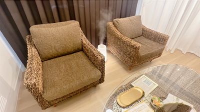 待合室にはソファがございます。 - minoriba_大橋塩原一丁目店 レンタルサロンの設備の写真