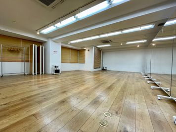 【約65.3㎡の広さがあるので、複数人で利用しても余裕があります】 - 【閉店】TIME SHARING 代々木 新宿明治通りビル 【閉店】7Fの室内の写真