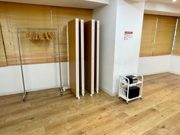 【パーテーションや延長コードなど室内の備品は全て無料！】 - 【閉店】TIME SHARING 代々木 新宿明治通りビル 【閉店】7Fの室内の写真