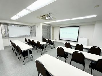【会議室内の備品は全て無料でお使いいただけます】 - 【閉店】TIME SHARING 代々木 新宿明治通りビル 【閉店】5Fの室内の写真