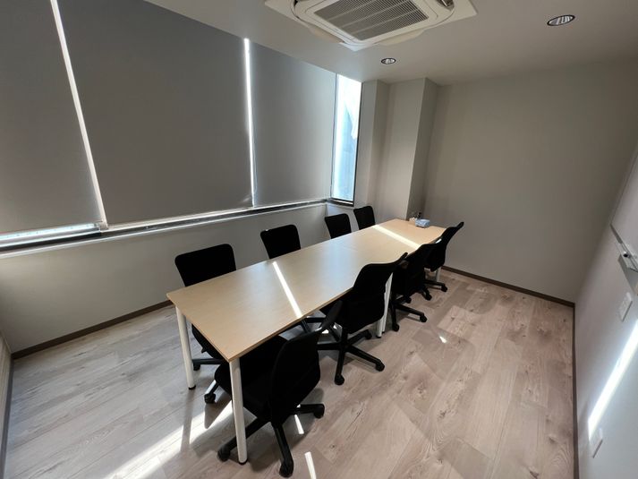 【五反田駅直結】8名会議室(4Kモニター完備) - いいオフィス五反田駅前