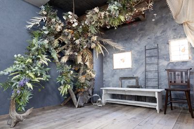 大迫力のドライフラワーアレンジメント - studio owl 御茶ノ水駅前店｜撮影スタジオ 10種類の背景で撮影できる機材全部無料のデザイナーズ撮影スタジオの室内の写真