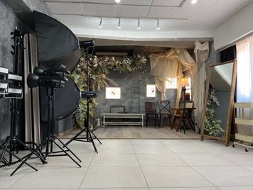 165×60cmの大判姿見を使った演出もできます - studio owl（スタジオオウル）御茶ノ水駅前店 10種類の背景で撮影できる機材全部無料のデザイナーズ撮影スタジオの設備の写真