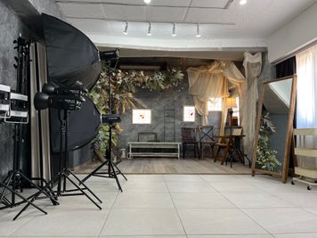 165×60cmの大判姿見を使った演出もできます - studio owl 御茶ノ水駅前店｜撮影スタジオ 10種類の背景で撮影できる機材全部無料のデザイナーズ撮影スタジオの設備の写真