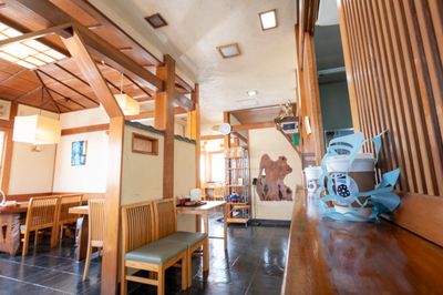 １階のカフェスペース - カフェ&ワークスペース「ほかふ」 【貸切利用】多目的スペースの室内の写真