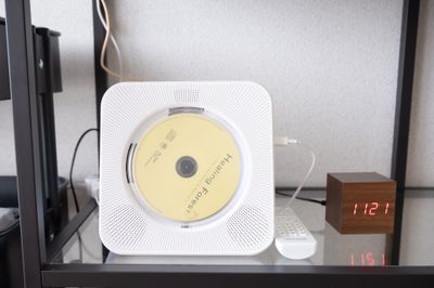 Bluetooth搭載のCDプレーヤー
癒し系のCD２枚 - 中目黒レンタルサロンmomobana 中目黒レンタルサロンの設備の写真