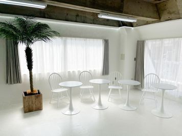BIANCO四谷 【四ツ谷駅徒歩２分の撮影スタジオ】高い天井｜撮影用備品無料貸出の室内の写真