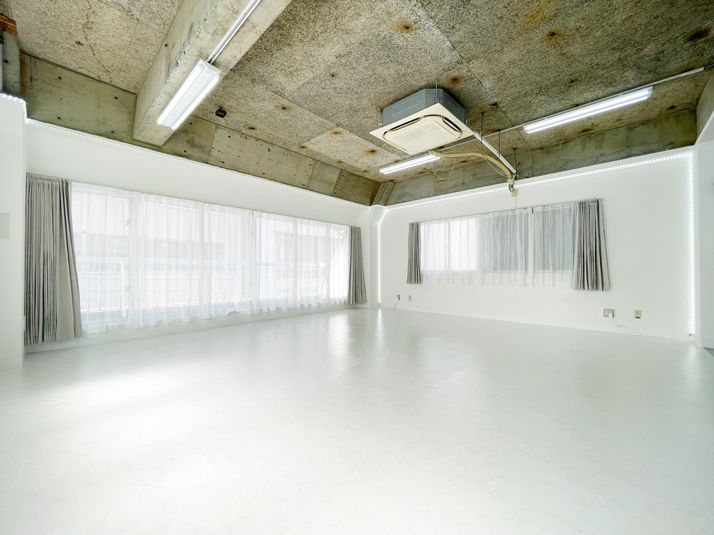 【四ツ谷駅徒歩２分の撮影スタジオ】高い天井｜撮影用備品無料貸出 - BIANCO四谷