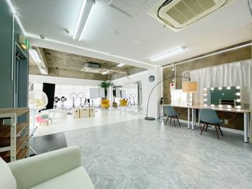 BIANCO四谷 【四ツ谷駅徒歩２分の撮影スタジオ】高い天井｜撮影用備品無料貸出の室内の写真