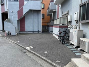 店舗裏駐車場（２台完備）
 - CLOVER貸切プライベートジム相模大野店 CLOVER貸切トレーニングジム相模大野店のその他の写真