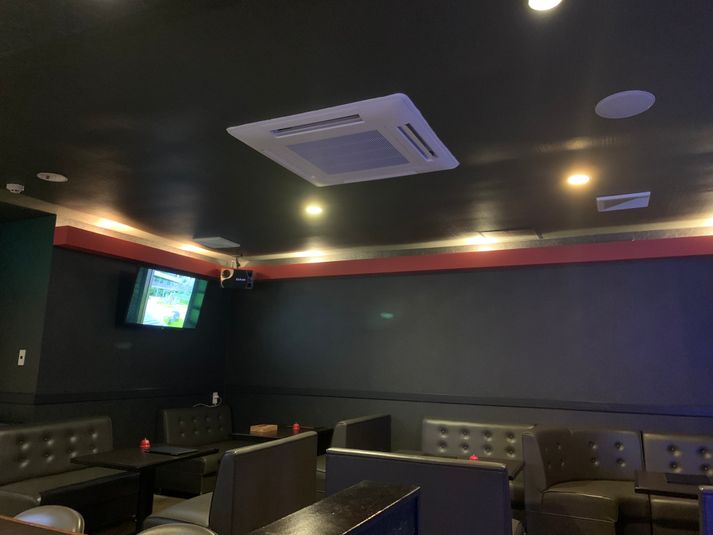 カラオケ、ダーツ、お酒類、ソフトドリンク付きレンタルスペース - BAR OASIS