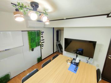 ホワイトボード - 宮崎駅から280ｍ徒歩4分🚉完全個室の貸会議室 50インチTVのある完全個室貸会議室｜ワークスペース・web会議の設備の写真