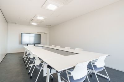 会議室（半面）はセミナー形式15人、着席形式30人ご利用可能 - Office Cloud ９(オフィスクラウドナイン） オープンスペース（コワーキングスペース）のその他の写真