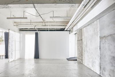 白が基調な大型スタジオ - studio DA studio DA Blueスペースの室内の写真