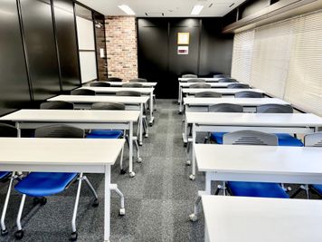 セミナーの場合、講師側からみえるスペースの様子です🎤✨（スペース正面前方から） - ベンチャーデスク銀座６ 貸し会議室.Gの室内の写真