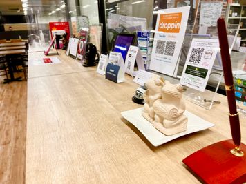 エントランスを入ってすぐのカウンター - ベンチャーデスク銀座６ 貸し会議室.Gの室内の写真