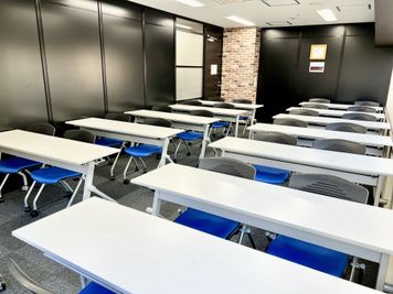銀座駅2分　【24名着席可能◎】セミナー・講演会・イベント・大人数での打ち合わせなど　キレイな会議 - ベンチャーデスク銀座６