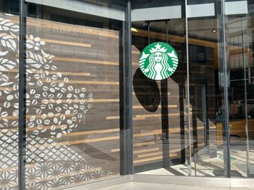 近くにスターバックスがあります☕️✨ - ベンチャーデスク銀座６ コワーキングスペース.広々ワイドブース③（モニター備付）のその他の写真