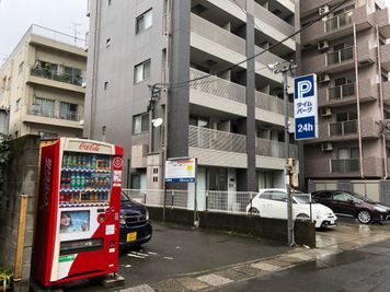 隣接のコインパーキング、他にもコインパーキングは多数あり - ファウンテンテラス鹿児島中央 フル装備・ハイスッペクのレンタルスペースのその他の写真