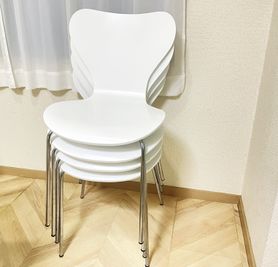 スタッキングできる椅子に変更になりました！ - 目黒レンタル会議室NATURI レンタルスペースの室内の写真