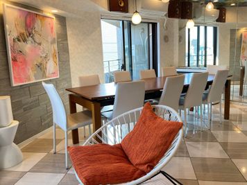 こちらの椅子も適宜ご利用ください - 水天宮リバーサイドスタジオ キッチン付きレンタルスタジオの室内の写真