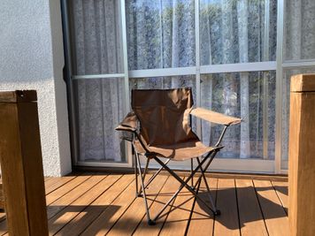 チェア max4脚 - 横須賀の隠れ家・Yokosuka private space ウッドデッキ / Balcony planの設備の写真