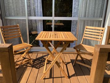 テーブル１・チェア２ - 横須賀の隠れ家・Yokosuka private space ウッドデッキ / Balcony planの設備の写真