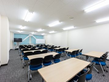 エコファニの貸会議室 by 三菱地所  4月4日オープン！ エコファニ貸会議室by三菱地所　Room「2C」最大42名収容の室内の写真