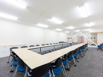 エコファニの貸会議室 by 三菱地所  4月4日オープン！ エコファニ貸会議室by三菱地所　Room「2C」最大42名収容の室内の写真