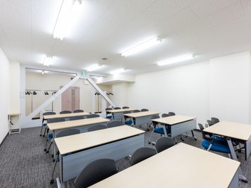 エコファニの貸会議室 by 三菱地所  4月4日オープン！ エコファニ貸会議室by三菱地所　Room「2C」最大42名収容の室内の写真