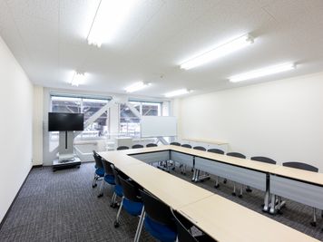 エコファニの貸会議室 by 三菱地所  4月4日オープン！ エコファニ貸会議室by三菱地所　Room「2C」最大42名収容の室内の写真