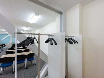 エコファニの貸会議室 by 三菱地所  4月4日オープン！ エコファニ貸会議室by三菱地所　Room「2C」最大42名収容の室内の写真