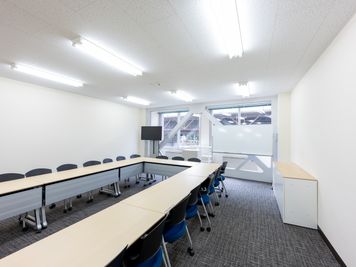 エコファニの貸会議室 by 三菱地所  4月4日オープン！ エコファニ貸会議室by三菱地所　Room「2C」最大42名収容の室内の写真