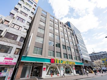 エコファニの貸会議室 by 三菱地所  4月4日オープン！ エコファニ貸会議室by三菱地所　Room「2C」最大42名収容の入口の写真