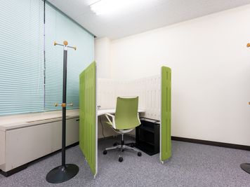 三菱地所の社内ベンチャー制度から事業化した、リユース家具の販売サービスを行うエコファニが運営する個人ブース② - エコファニの貸会議室 by 三菱地所  4月4日オープン！