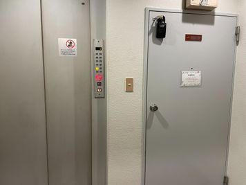 エレベーターすぐ横の401号室です。 - 【Fancy池袋】パーティーや撮影に🎉📸 キッチン有！BRUNOタコパ人気！ポップインアラジン✨ [8]の入口の写真