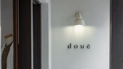 こちら"doué / どうえ"のロゴサインを目印にしてください。 - レンタルスペース doué / どうえ レンタルスタジオスペースの入口の写真