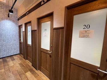 いいオフィス五反田駅前 【五反田駅直結】1名個室（ブース19）の室内の写真