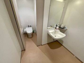 【女性トイレ（個室×1）】 - テレワークブース御徒町 天美ビル ブース08の設備の写真