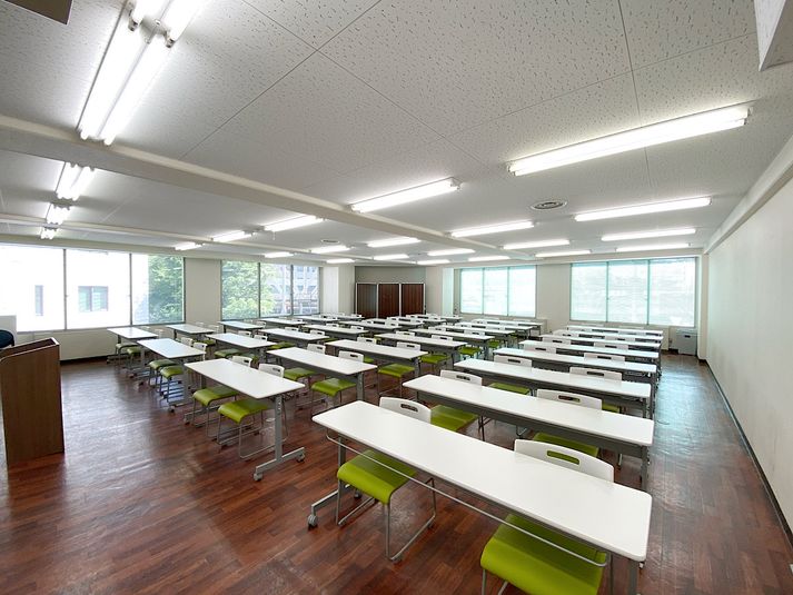 共栄実業(株)　三栄ビル 第1会議室（適正30名・最大40名）の室内の写真