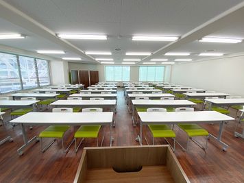 共栄実業(株)　三栄ビル 第1会議室（適正30名・最大40名）の室内の写真