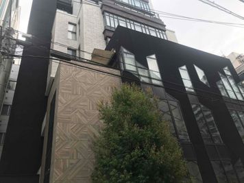 こちらのビルの8階にございます。 - minoriba_今泉一丁目店 レンタルサロンの外観の写真