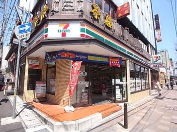 近くにはコンビニが多々あります。
集まりやすい立地 🤩楽しいひとときをお過ごしください👩‍❤️‍👨  - ドルチェ神戸元町 🌈おうち映画館🚉元町駅徒歩３分🚀日常を彩る快適空間🌃のその他の写真